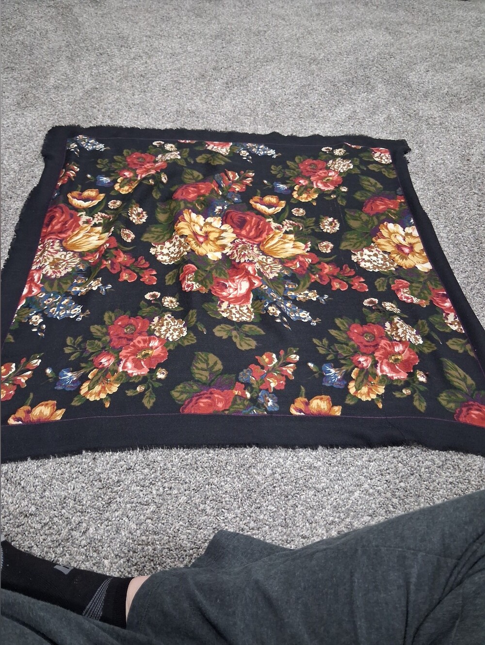 Vintage Atrium Collection 100% Poly 34x34" Scarf Black Brown Blue & White